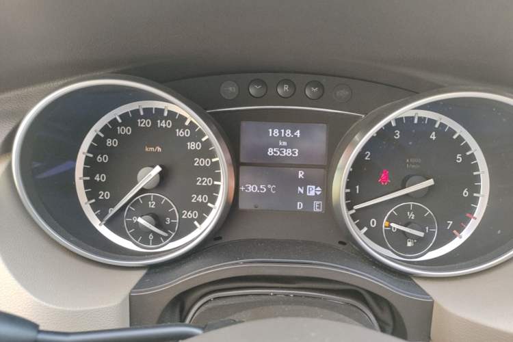 Used Mercedes-Benz R-Class 2017 R 320 4MATIC Business Edition Prestige Model Instrument Cluster