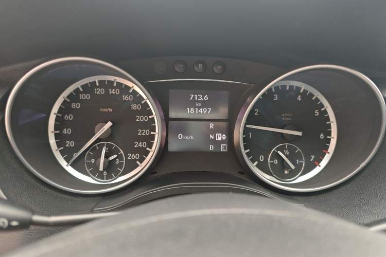 Used Mercedes-Benz R-Class 2017 R 320 4MATIC Business Edition Prestige Model Instrument Cluster