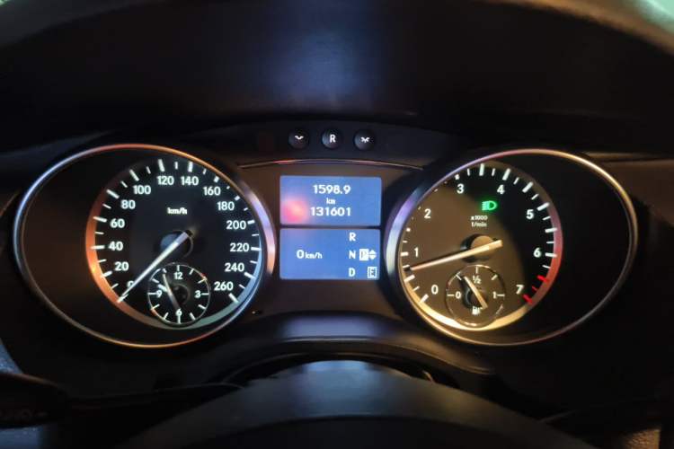 Used Mercedes-Benz R-Class 2017 R 320 4MATIC Business Edition Prestige Model Instrument Cluster