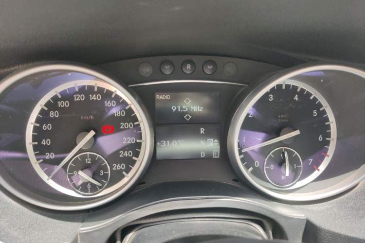 Used Mercedes-Benz R-Class 2017 R 320 4MATIC Business Edition Prestige Model Instrument Cluster