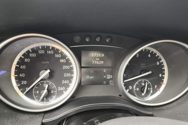 Used Mercedes-Benz R-Class 2017 R 320 4MATIC Business Edition Prestige Model Instrument Cluster