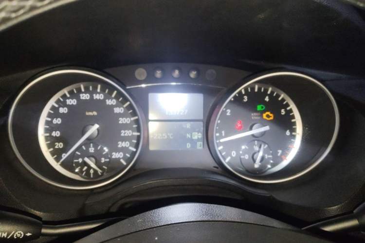 Used Mercedes-Benz R-Class 2017 R 320 4MATIC Business Edition Prestige Model Instrument Cluster