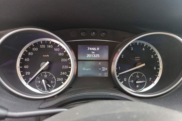 Used Mercedes-Benz R-Class 2017 R 320 4MATIC Business Edition Prestige Model Instrument Cluster