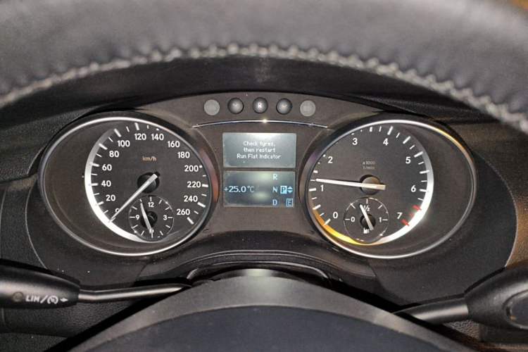Used Mercedes-Benz R-Class 2017 R 320 4MATIC Business Edition Prestige Model Instrument Cluster