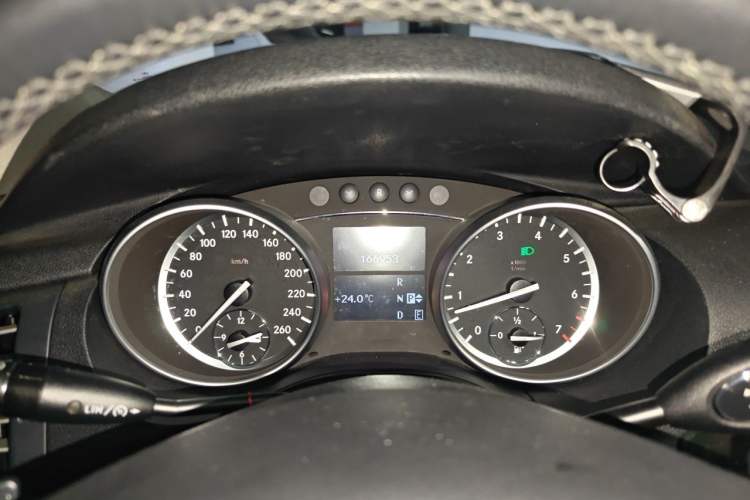 Used Mercedes-Benz R-Class 2017 R 320 4MATIC Luxury Collection Edition Instrument Cluster
