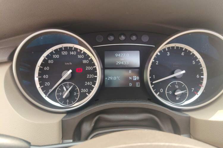 Used Mercedes-Benz R-Class 2017 R 320 4MATIC Business Edition Prestige Model Instrument Cluster