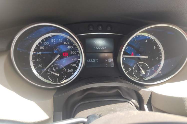 Used Mercedes-Benz R-Class 2017 R 320 4MATIC Business Edition Prestige Model Instrument Cluster