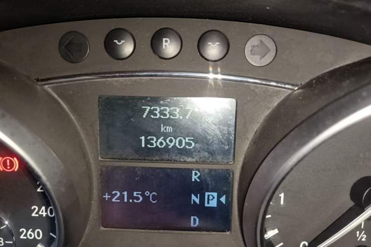 Used Mercedes-Benz R-Class 2017 R 320 4MATIC Business Edition Prestige Model Instrument Cluster
