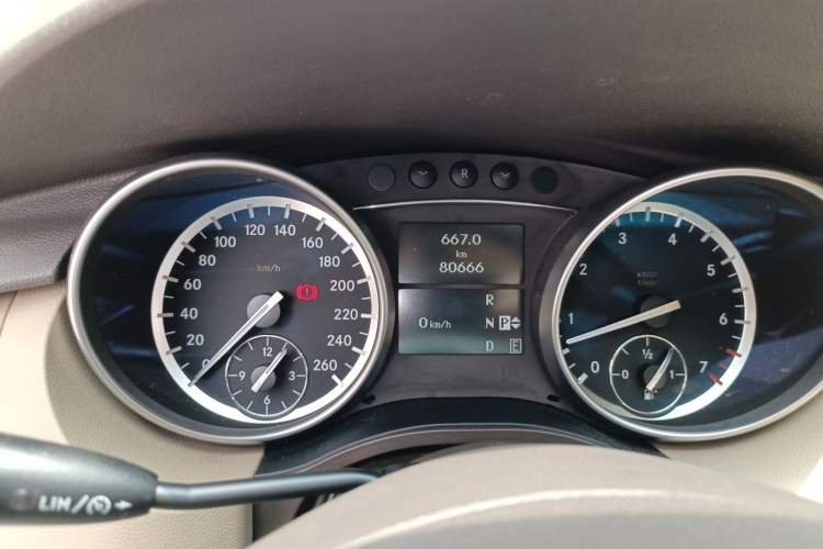 Used Mercedes-Benz R-Class 2017 R 320 4MATIC Business Edition Prestige Model Instrument Cluster