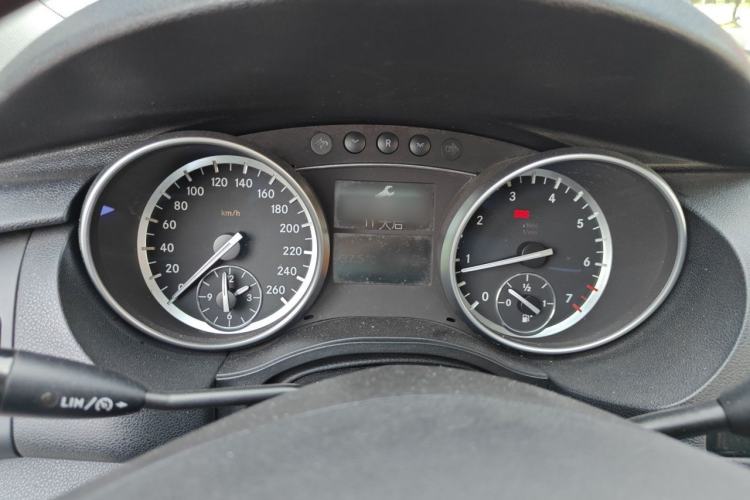 Used Mercedes-Benz R-Class 2017 R 320 4MATIC Business Edition Prestige Model Instrument Cluster