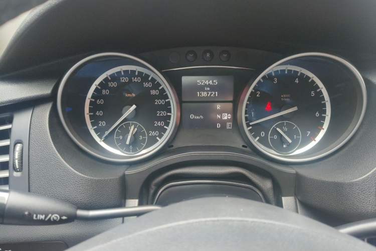 Used Mercedes-Benz R-Class 2017 R 320 4MATIC Business Edition Prestige Model Instrument Cluster