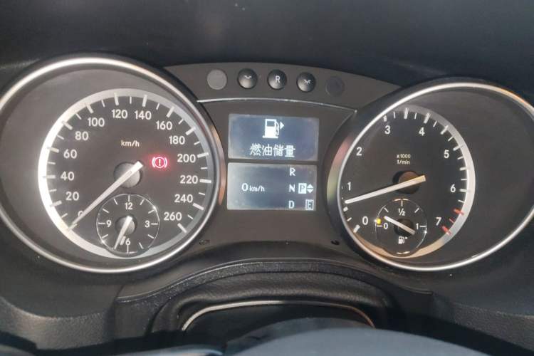 Used Mercedes-Benz R-Class 2017 R 320 4MATIC Business Edition Prestige Model Instrument Cluster