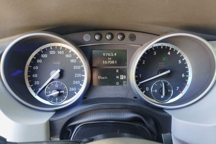 Used Mercedes-Benz R-Class 2017 R 320 4MATIC Business Edition Prestige Model Instrument Cluster