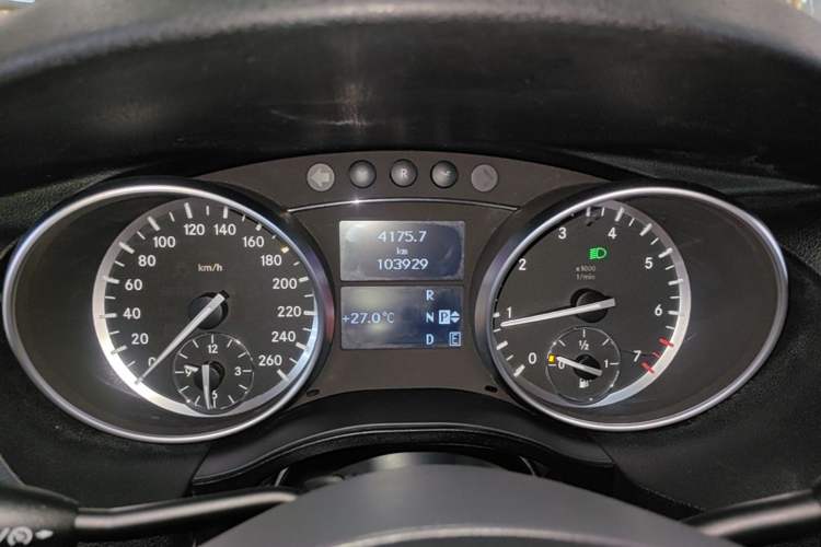 Used Mercedes-Benz R-Class 2017 R 320 4MATIC Business Edition Prestige Model Instrument Cluster