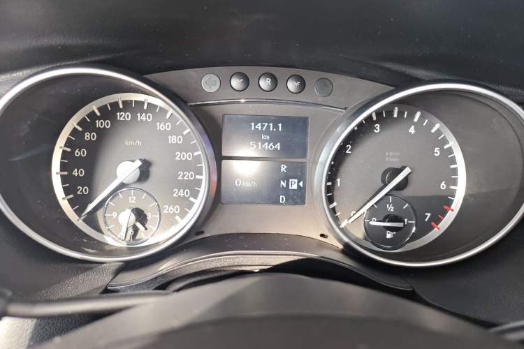 Used Mercedes-Benz R-Class 2017 R 320 4MATIC Business Edition Prestige Model Instrument Cluster