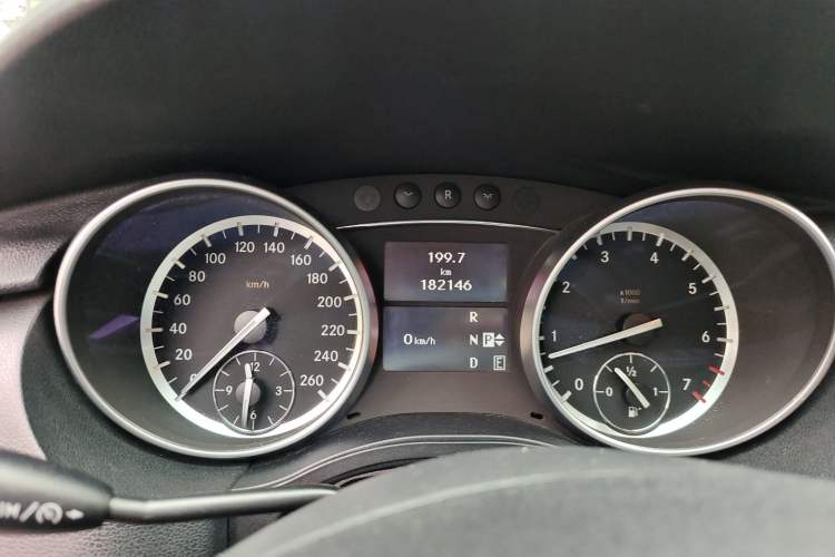 Used Mercedes-Benz R-Class 2017 R 320 4MATIC Business Edition Prestige Model Instrument Cluster