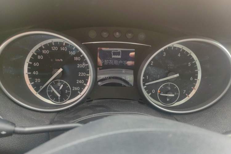 Used Mercedes-Benz R-Class 2017 R 320 4MATIC Business Edition Prestige Model Instrument Cluster