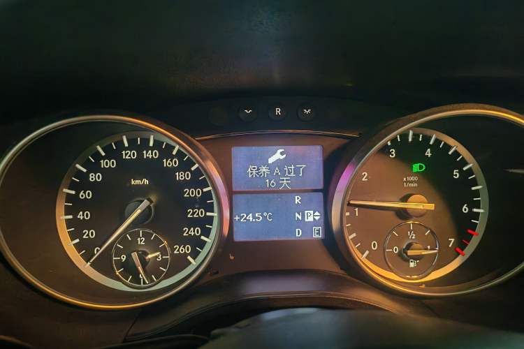 Used Mercedes-Benz R-Class 2017 R 320 4MATIC Business Edition Prestige Model Instrument Cluster
