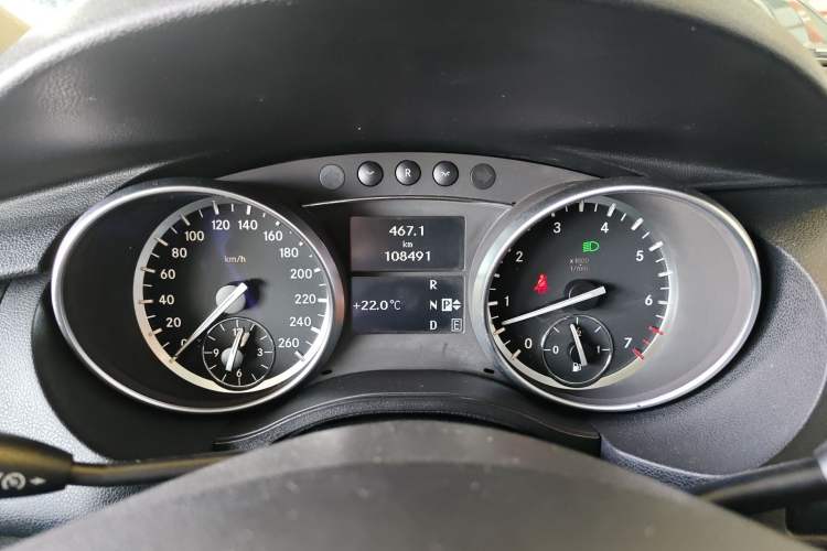 Used Mercedes-Benz R-Class 2017 R 320 4MATIC Business Edition Prestige Model Instrument Cluster