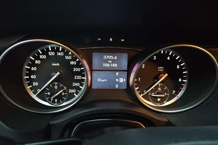 Used Mercedes-Benz R-Class 2017 R 320 4MATIC Business Edition Prestige Model Instrument Cluster