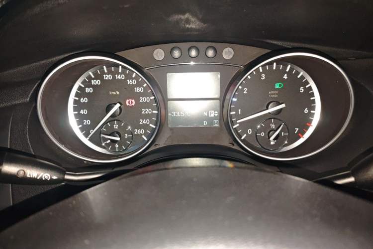 Used Mercedes-Benz R-Class 2017 R 400 4MATIC Exclusive Edition Instrument Cluster