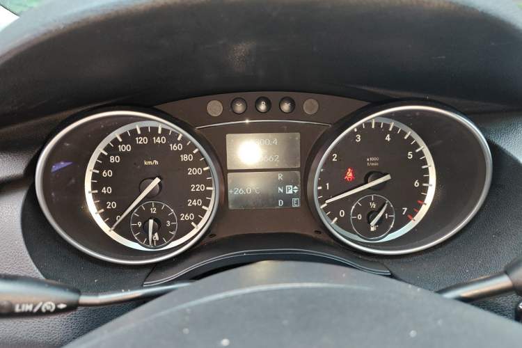 Used Mercedes-Benz R-Class 2017 R 320 4MATIC Business Edition Prestige Model Instrument Cluster