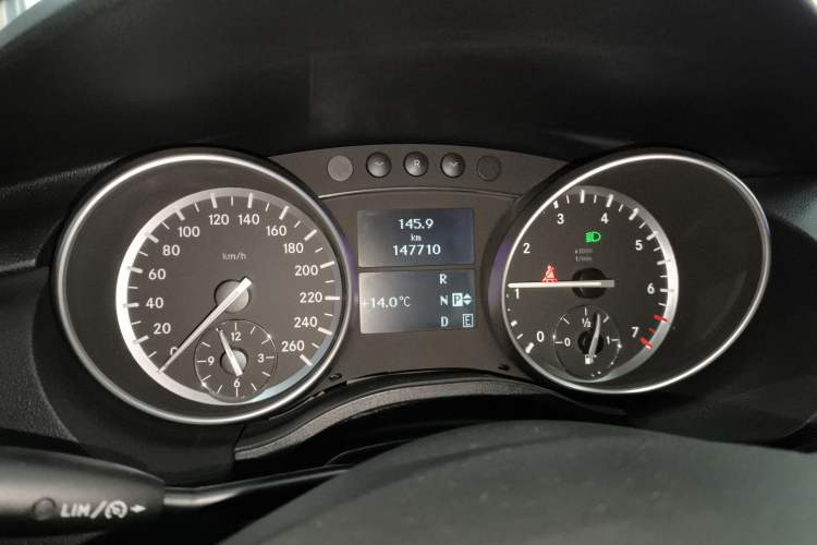 Used Mercedes-Benz R-Class 2017 R 320 4MATIC Business Edition Prestige Model Instrument Cluster