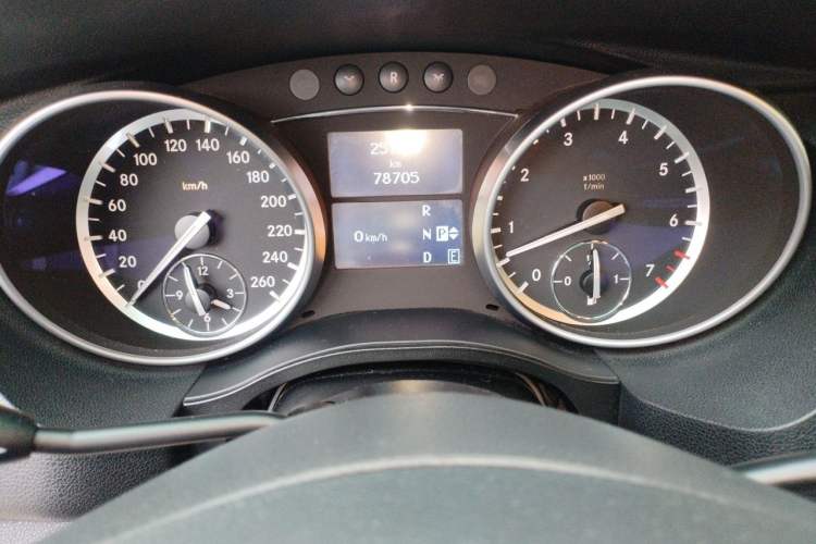Used Mercedes-Benz R-Class 2017 R 320 4MATIC Business Edition Prestige Model Instrument Cluster