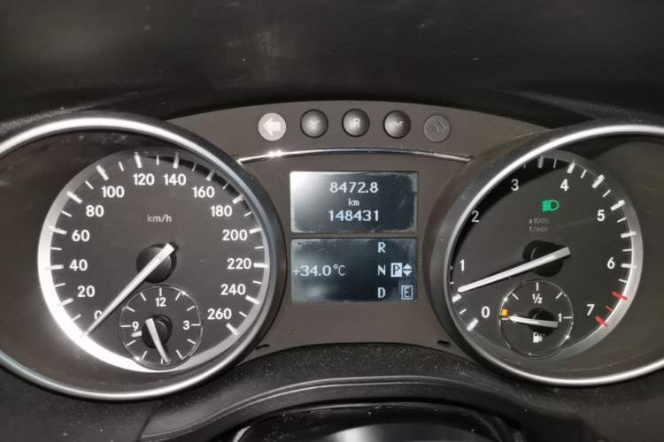Used Mercedes-Benz R-Class 2017 R 320 4MATIC Business Edition Prestige Model Instrument Cluster