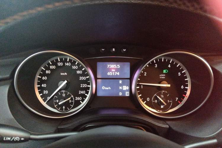 Used Mercedes-Benz R-Class 2017 R 320 4MATIC Business Edition Prestige Model Instrument Cluster
