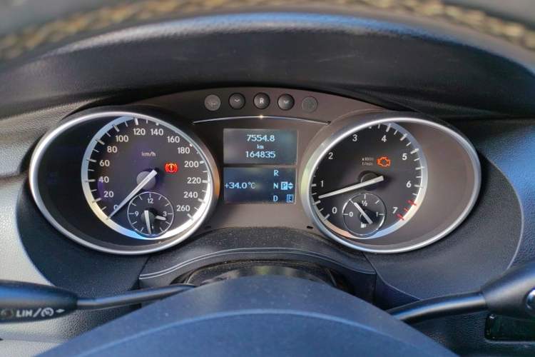 Used Mercedes-Benz R-Class 2017 R 320 4MATIC Business Edition Prestige Model Instrument Cluster