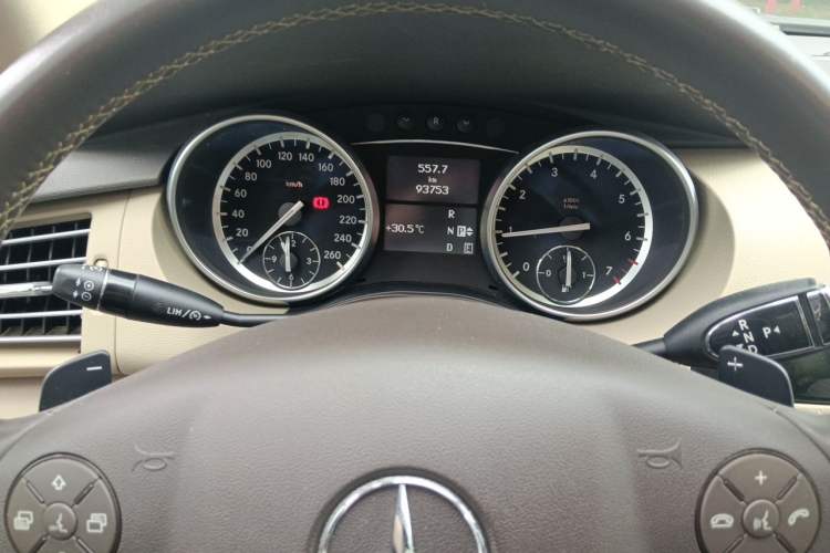 Used Mercedes-Benz R-Class 2017 R 320 4MATIC Business Edition Prestige Model Instrument Cluster