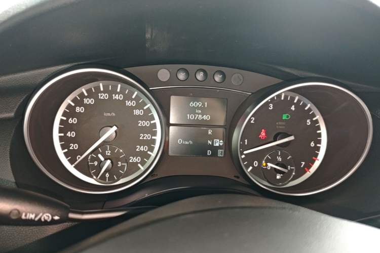 Used Mercedes-Benz R-Class 2017 R 320 4MATIC Business Edition Prestige Model Instrument Cluster