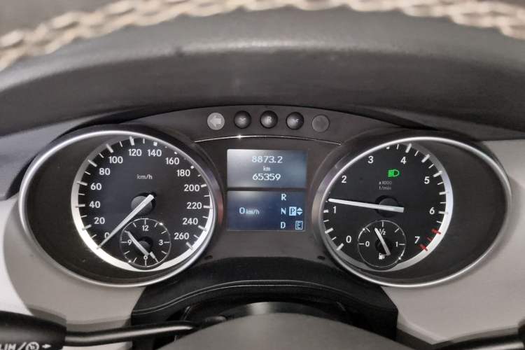 Used Mercedes-Benz R-Class 2017 R 320 4MATIC Business Edition Prestige Model Instrument Cluster