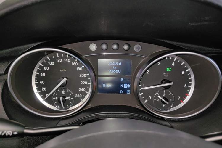 Used Mercedes-Benz R-Class 2017 R 320 4MATIC Business Edition Prestige Model Instrument Cluster