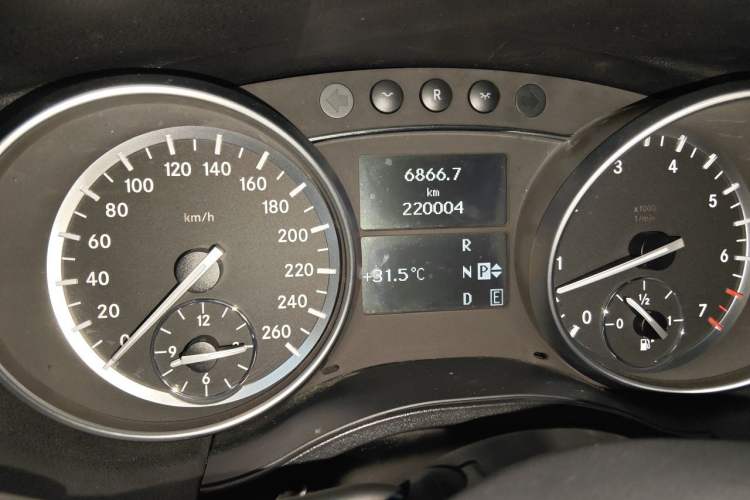 Used Mercedes-Benz R-Class 2017 R 320 4MATIC Business Edition Prestige Model Instrument Cluster