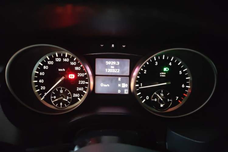 Used Mercedes-Benz R-Class 2017 R 320 4MATIC Business Edition Prestige Model Instrument Cluster