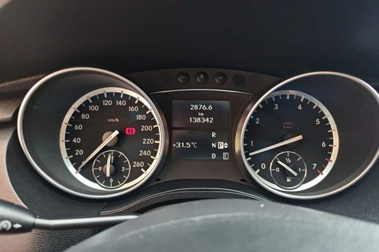 Used Mercedes-Benz R-Class 2017 R 320 4MATIC Business Edition Prestige Model Instrument Cluster