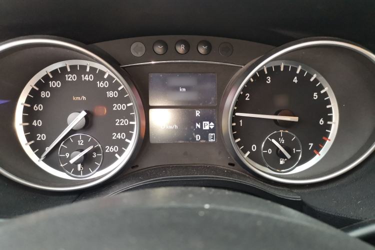 Used Mercedes-Benz R-Class 2017 R 320 4MATIC Business Edition Prestige Model Instrument Cluster