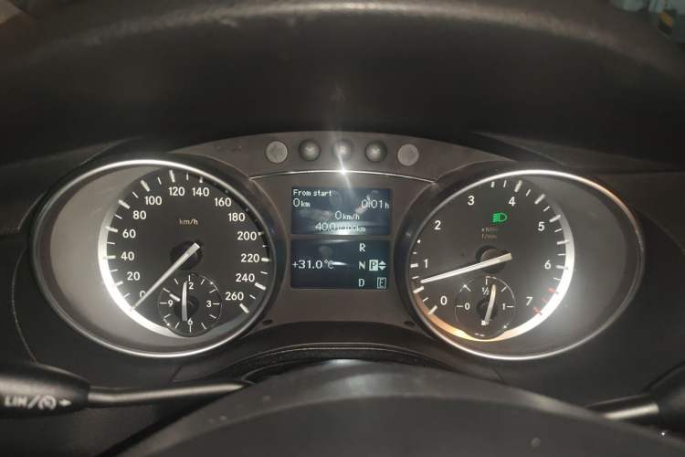 Used Mercedes-Benz R-Class 2017 R 320 4MATIC Business Edition Prestige Model Instrument Cluster