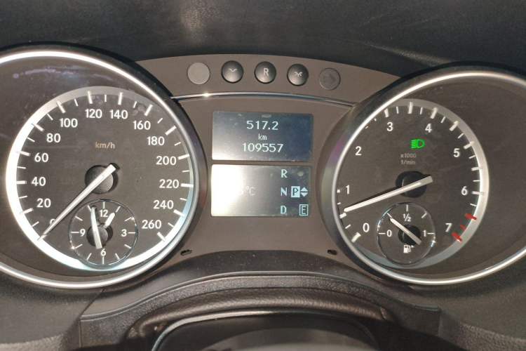 Used Mercedes-Benz R-Class 2017 R 320 4MATIC Business Edition Prestige Model Instrument Cluster