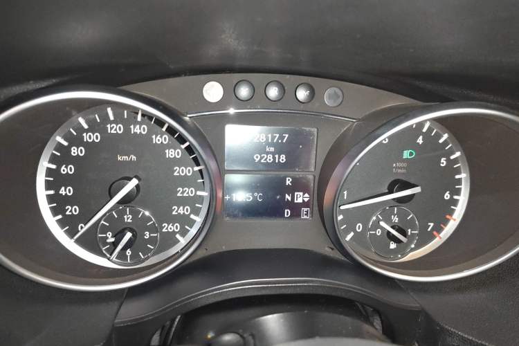 Used Mercedes-Benz R-Class 2017 R 320 4MATIC Business Edition Prestige Model Instrument Cluster