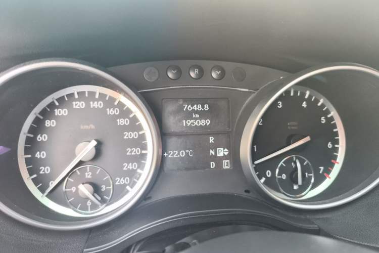 Used Mercedes-Benz R-Class 2017 R 320 4MATIC Business Edition Prestige Model Instrument Cluster