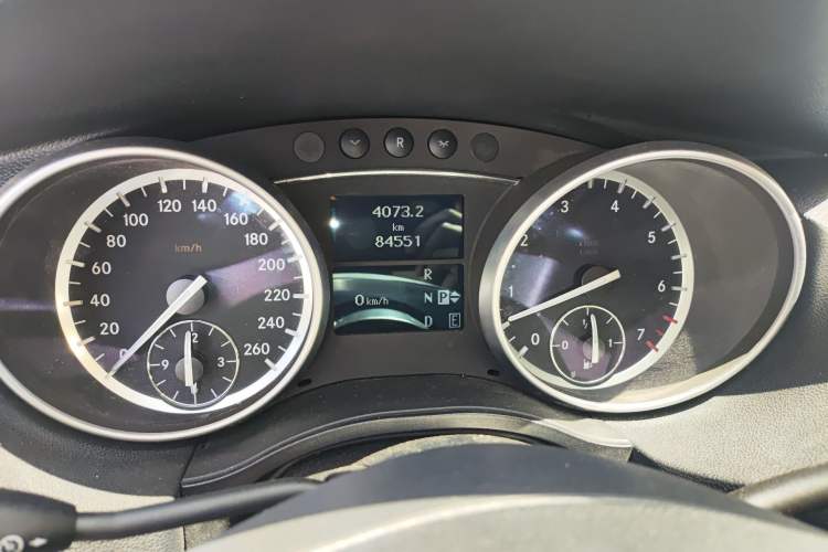 Used Mercedes-Benz R-Class 2017 R 320 4MATIC Business Edition Prestige Model Instrument Cluster