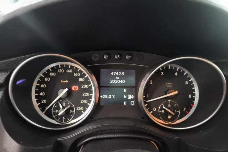 Used Mercedes-Benz R-Class 2017 R 320 4MATIC Business Edition Prestige Model Instrument Cluster