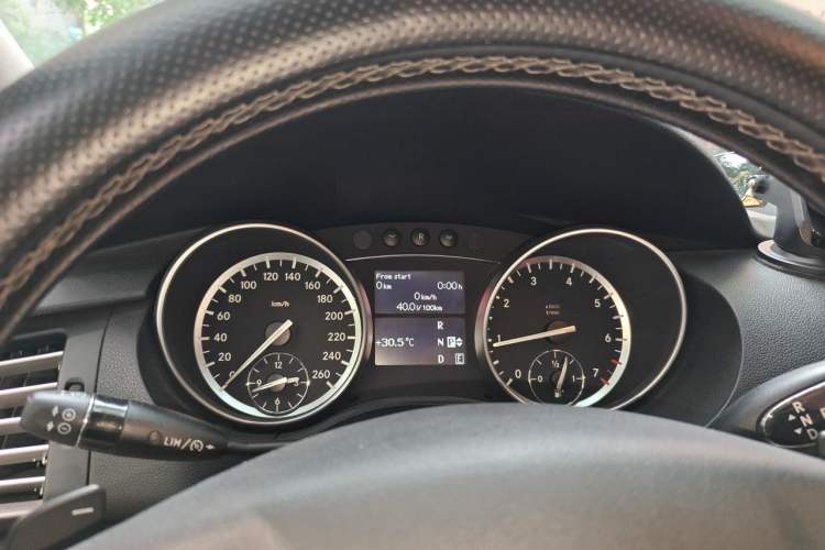 Used Mercedes-Benz R-Class 2017 R 320 4MATIC Business Edition Prestige Model Instrument Cluster