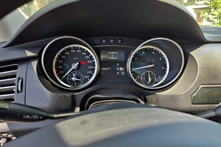 Used Mercedes-Benz R-Class 2017 R 320 4MATIC Business Edition Prestige Model Instrument Cluster