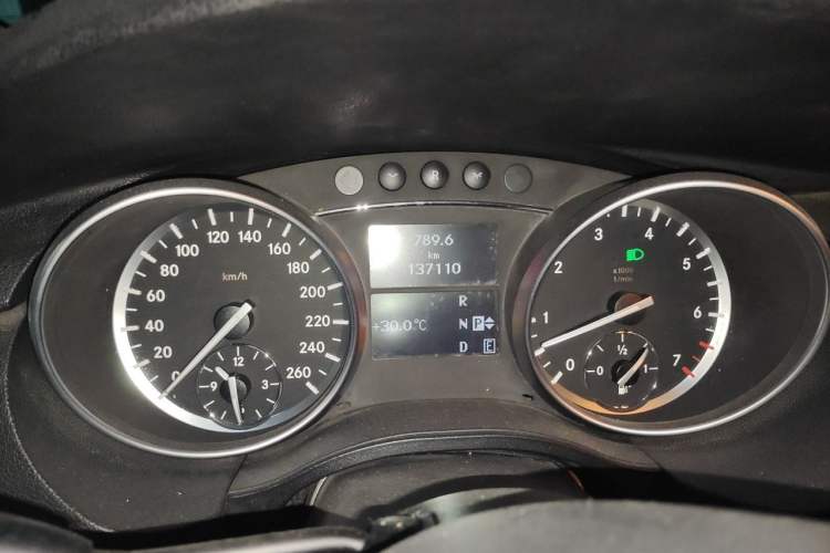 Used Mercedes-Benz R-Class 2017 R 320 4MATIC Business Edition Prestige Model Instrument Cluster