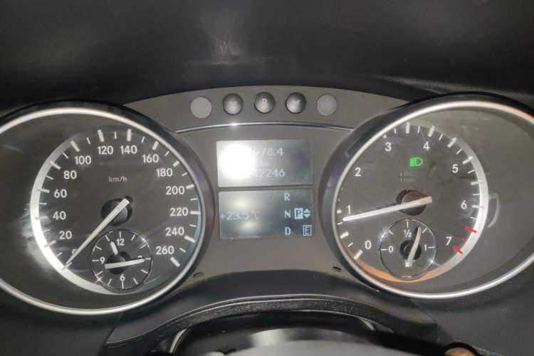 Used Mercedes-Benz R-Class 2017 R 320 4MATIC Business Edition Prestige Model Instrument Cluster