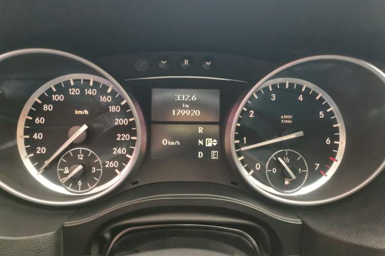 Used Mercedes-Benz R-Class 2017 R 400 4MATIC Exclusive Edition Instrument Cluster